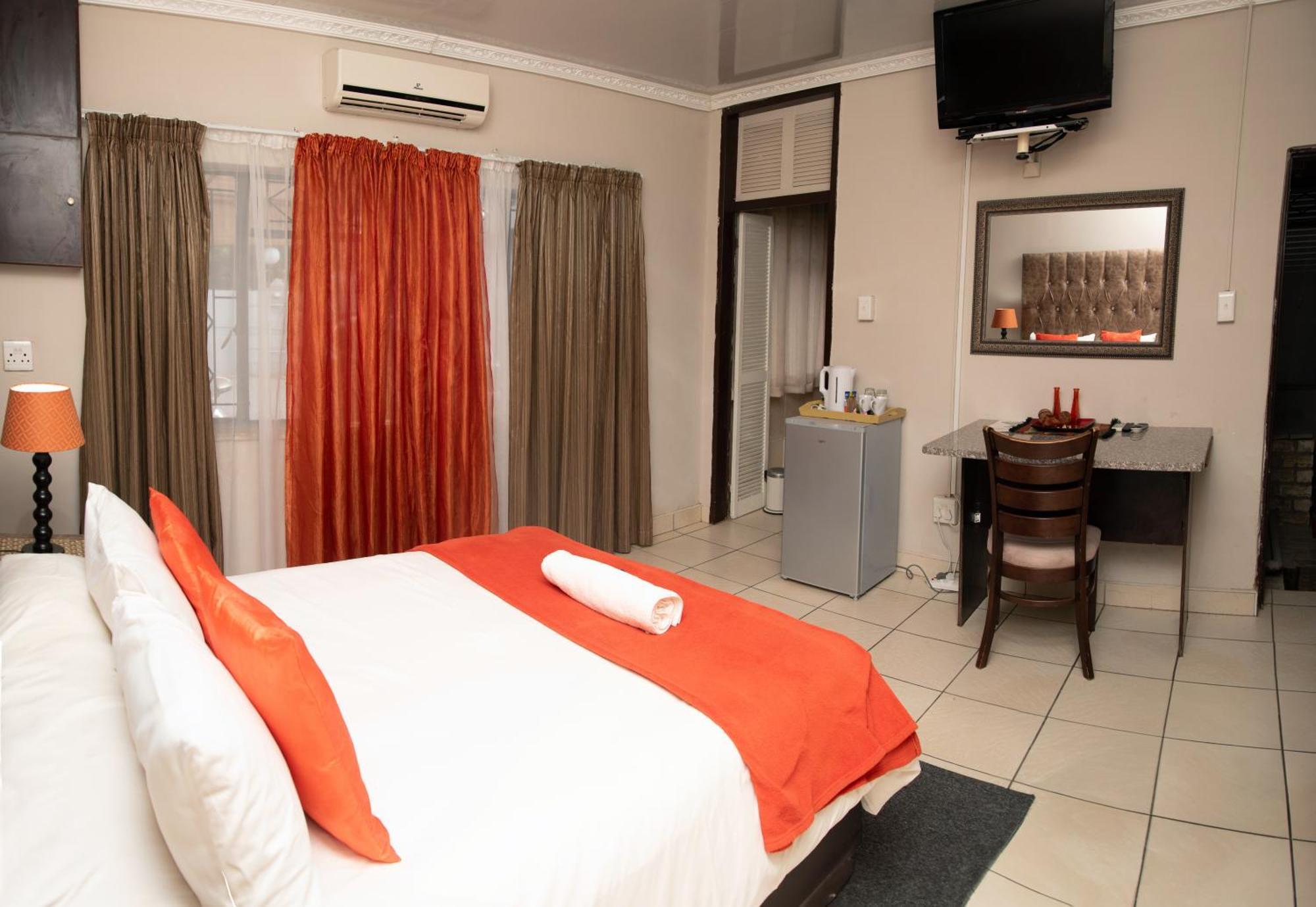 Gold Guest & Conference Bed and Breakfast Welkom Buitenkant foto